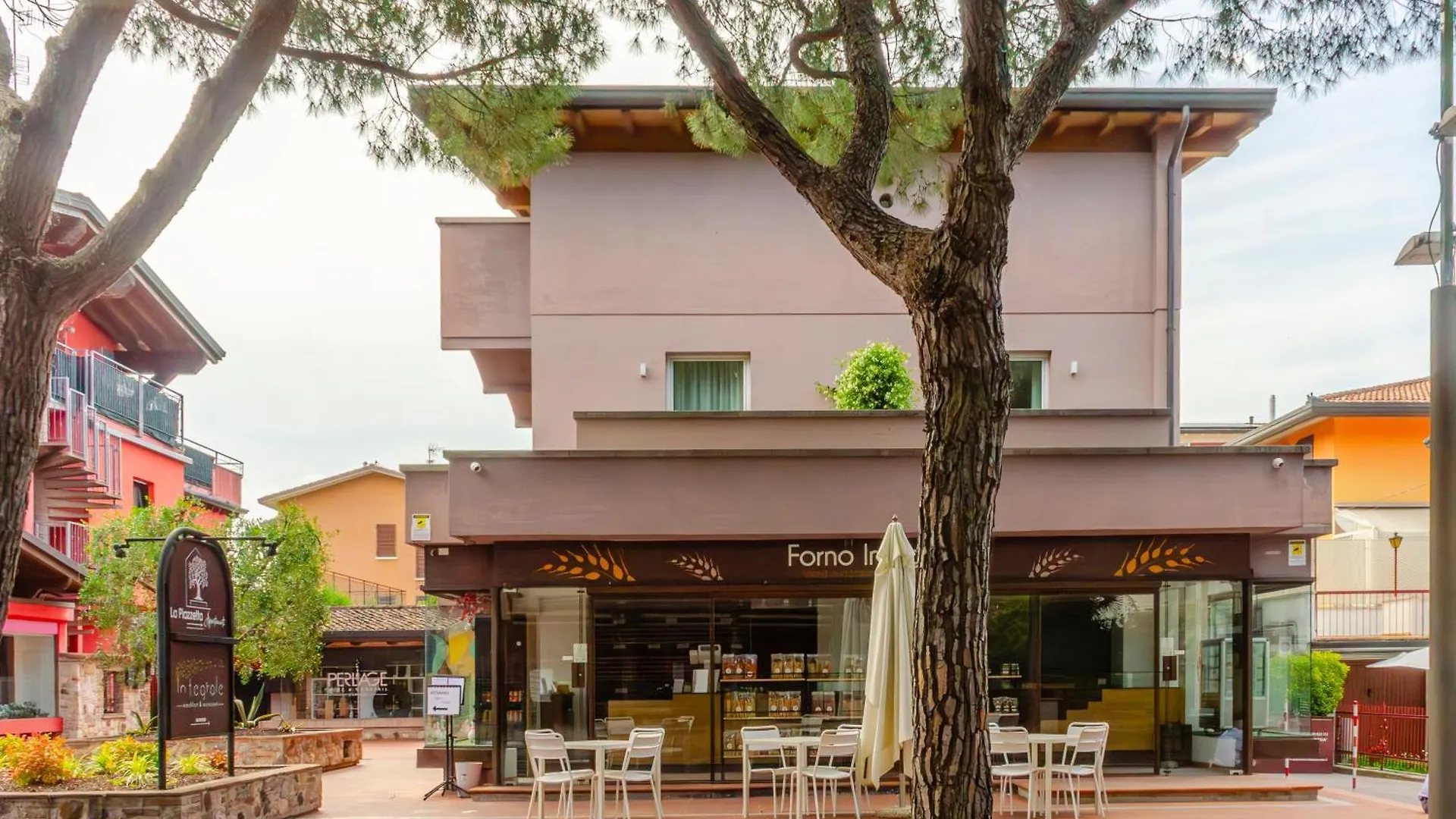 Apartment Appartamenti La Piazzetta Sirmione Italy